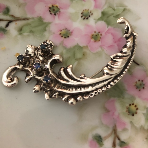 Vintage Art Nouveau Silver brooch with 4 deep blue stones. - Picture 4 of 5